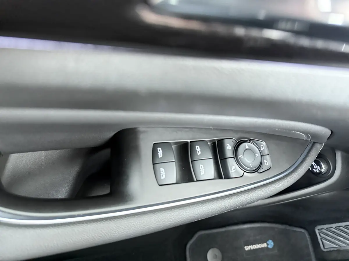 1.5 Turbo Innovation / Navigatie / Camera / Parkeersensoren / Keyless / Stuur -en Stoelverwarmd / Carplay / LED /