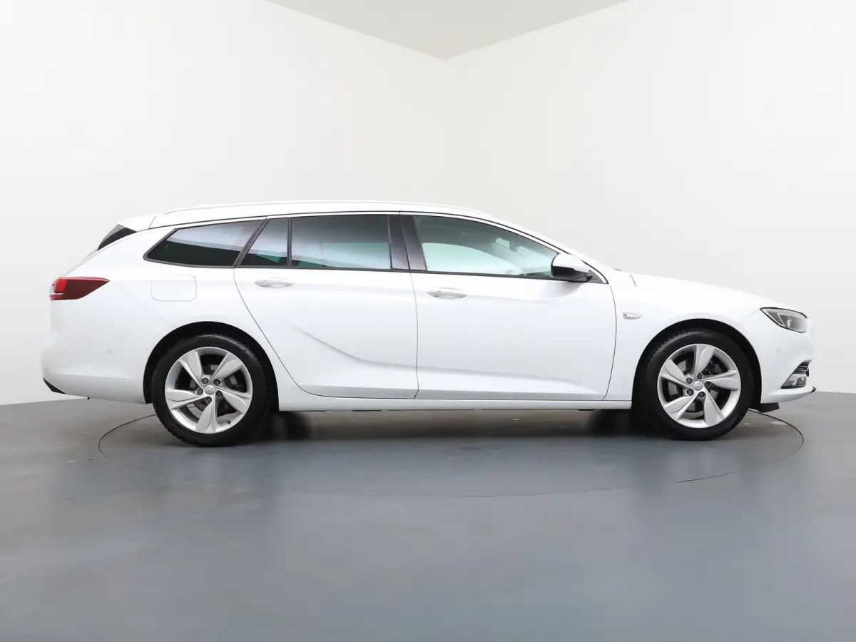 1.5 Turbo Innovation / Navigatie / Camera / Parkeersensoren / Keyless / Stuur -en Stoelverwarmd / Carplay / LED /