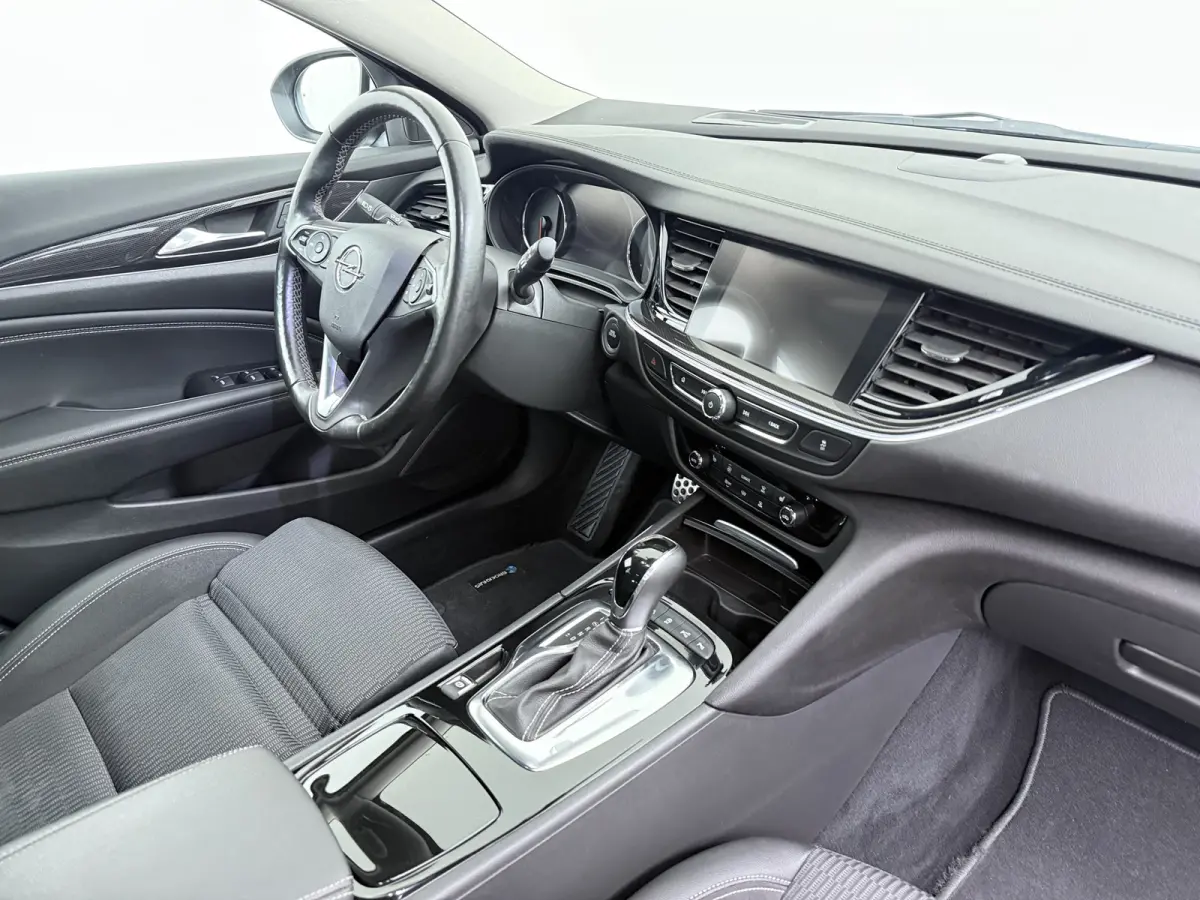 1.5 Turbo Innovation / Navigatie / Camera / Parkeersensoren / Keyless / Stuur -en Stoelverwarmd / Carplay / LED /