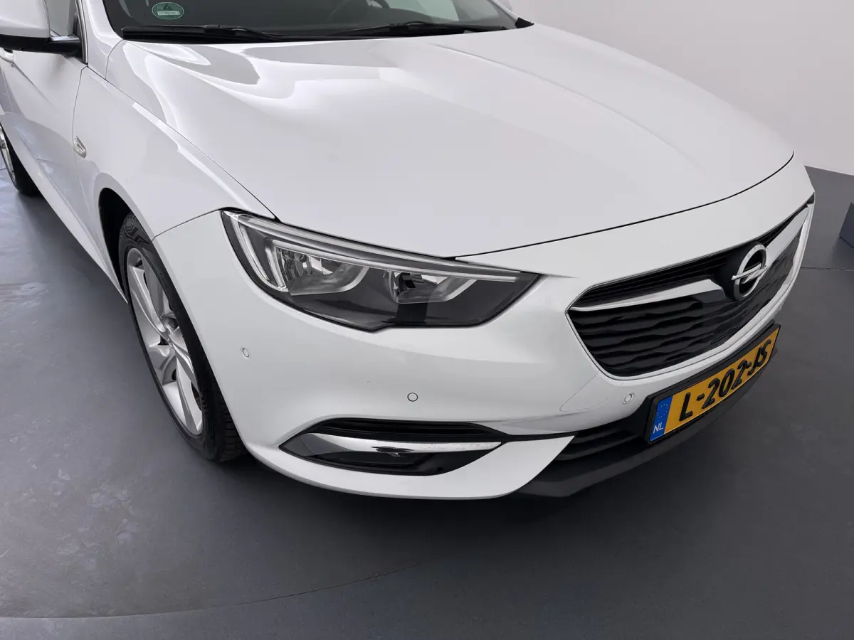 1.5 Turbo Innovation / Navigatie / Camera / Parkeersensoren / Keyless / Stuur -en Stoelverwarmd / Carplay / LED /