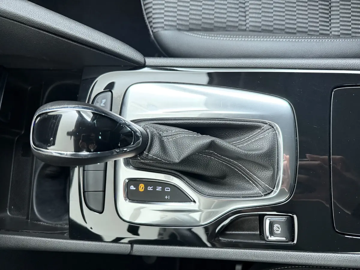 1.5 Turbo Innovation / Navigatie / Camera / Parkeersensoren / Keyless / Stuur -en Stoelverwarmd / Carplay / LED /