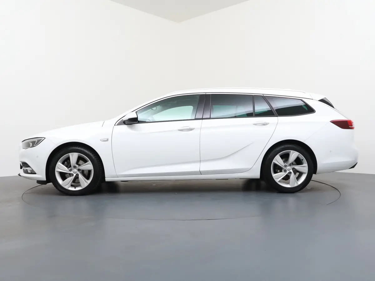 1.5 Turbo Innovation / Navigatie / Camera / Parkeersensoren / Keyless / Stuur -en Stoelverwarmd / Carplay / LED /