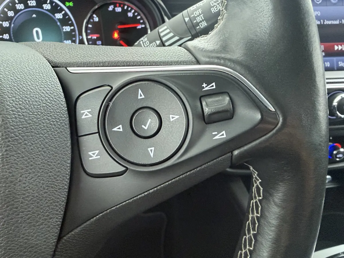 1.5 Turbo Innovation / Navigatie / Camera / Parkeersensoren / Keyless / Stuur -en Stoelverwarmd / Carplay / LED /