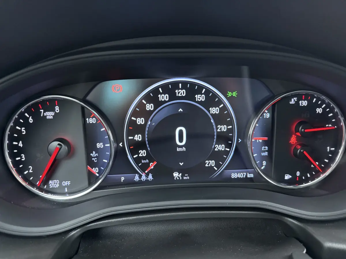 1.5 Turbo Innovation / Navigatie / Camera / Parkeersensoren / Keyless / Stuur -en Stoelverwarmd / Carplay / LED /