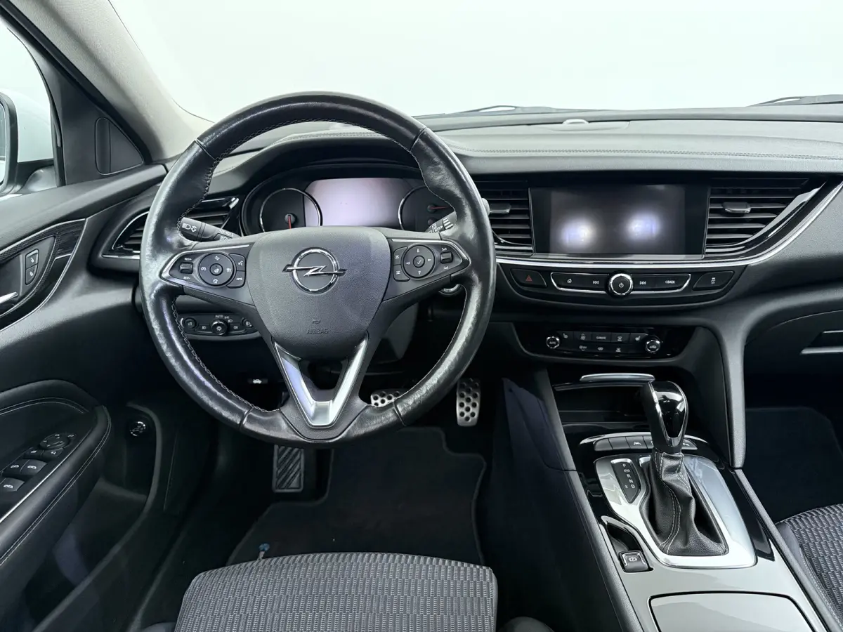 1.5 Turbo Innovation / Navigatie / Camera / Parkeersensoren / Keyless / Stuur -en Stoelverwarmd / Carplay / LED /