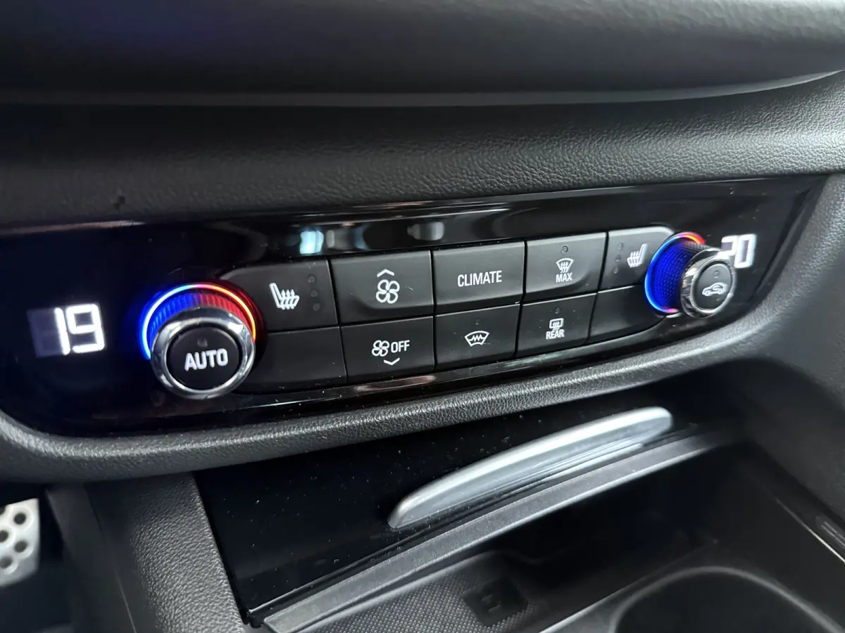 1.5 Turbo Innovation / Navigatie / Camera / Parkeersensoren / Keyless / Stuur -en Stoelverwarmd / Carplay / LED /