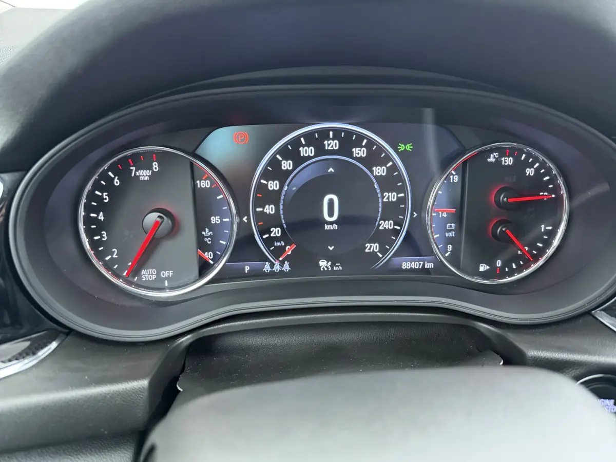 1.5 Turbo Innovation / Navigatie / Camera / Parkeersensoren / Keyless / Stuur -en Stoelverwarmd / Carplay / LED /