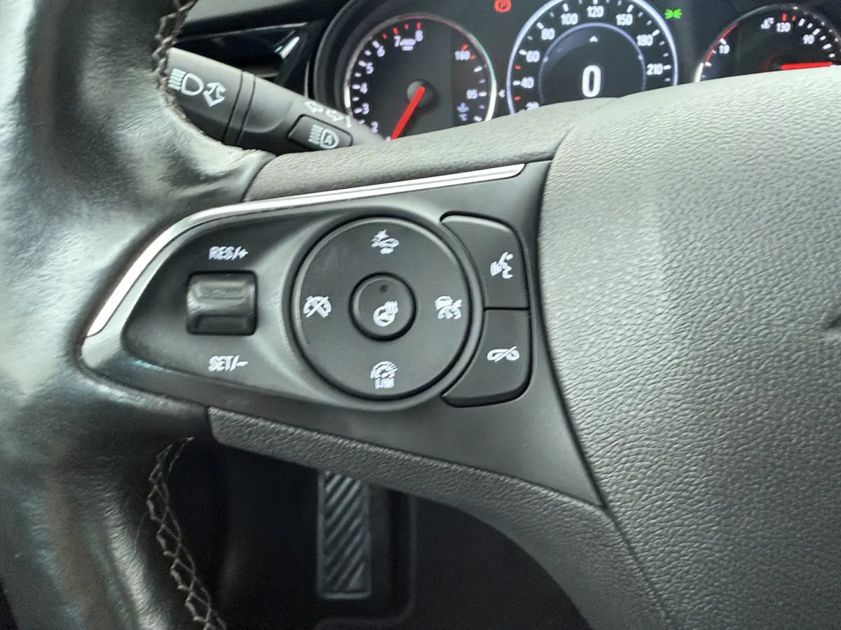 1.5 Turbo Innovation / Navigatie / Camera / Parkeersensoren / Keyless / Stuur -en Stoelverwarmd / Carplay / LED /