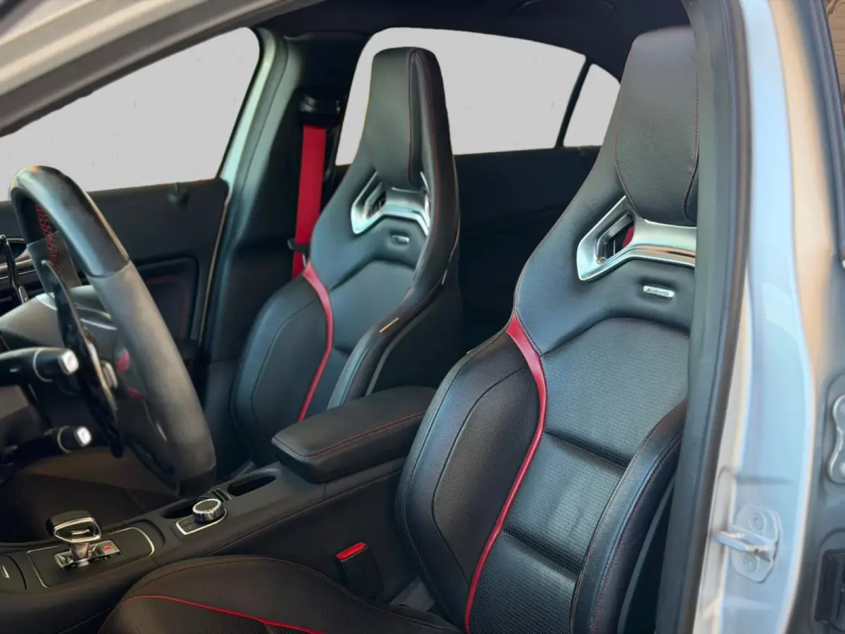 AMG 45 4MATIC (NL-auto, Perfect OnderH, Panoramadak, Schaalstoelen, Carplay, StoelV, Clima, Navi Groot,Etc)