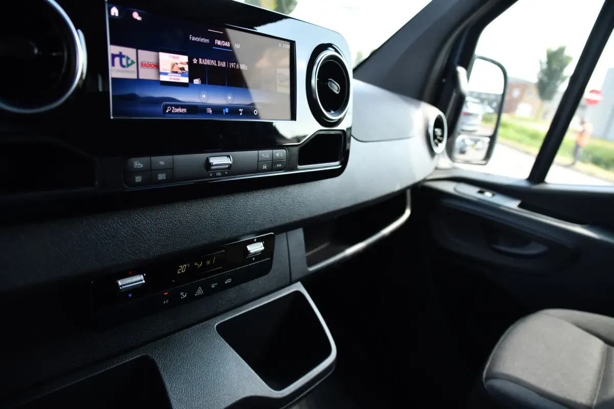 315 1.9 CDI L2 Pro PB Edition FACELIFT! Adaptieve Cruise, Camera, Carplay, LED, Automaat, 10,5'' Mbux, 150pk, Clima, binnenspiegel camera, Uniek!