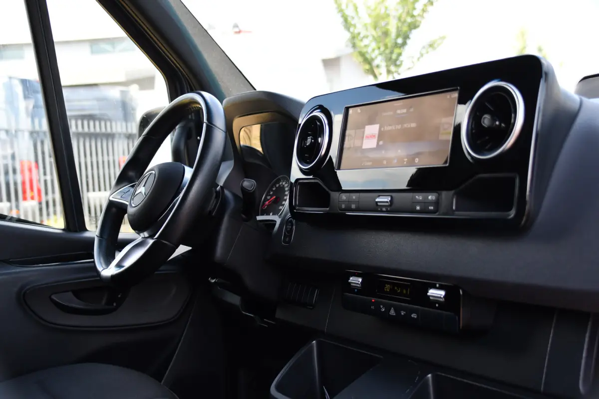 315 1.9 CDI L2 Pro PB Edition FACELIFT! Adaptieve Cruise, Camera, Carplay, LED, Automaat, 10,5'' Mbux, 150pk, Clima, binnenspiegel camera, Uniek!