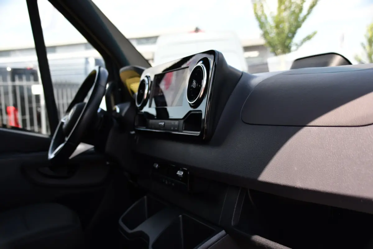 315 1.9 CDI L2 Pro PB Edition FACELIFT! Adaptieve Cruise, Camera, Carplay, LED, Automaat, 10,5'' Mbux, 150pk, Clima, binnenspiegel camera, Uniek!