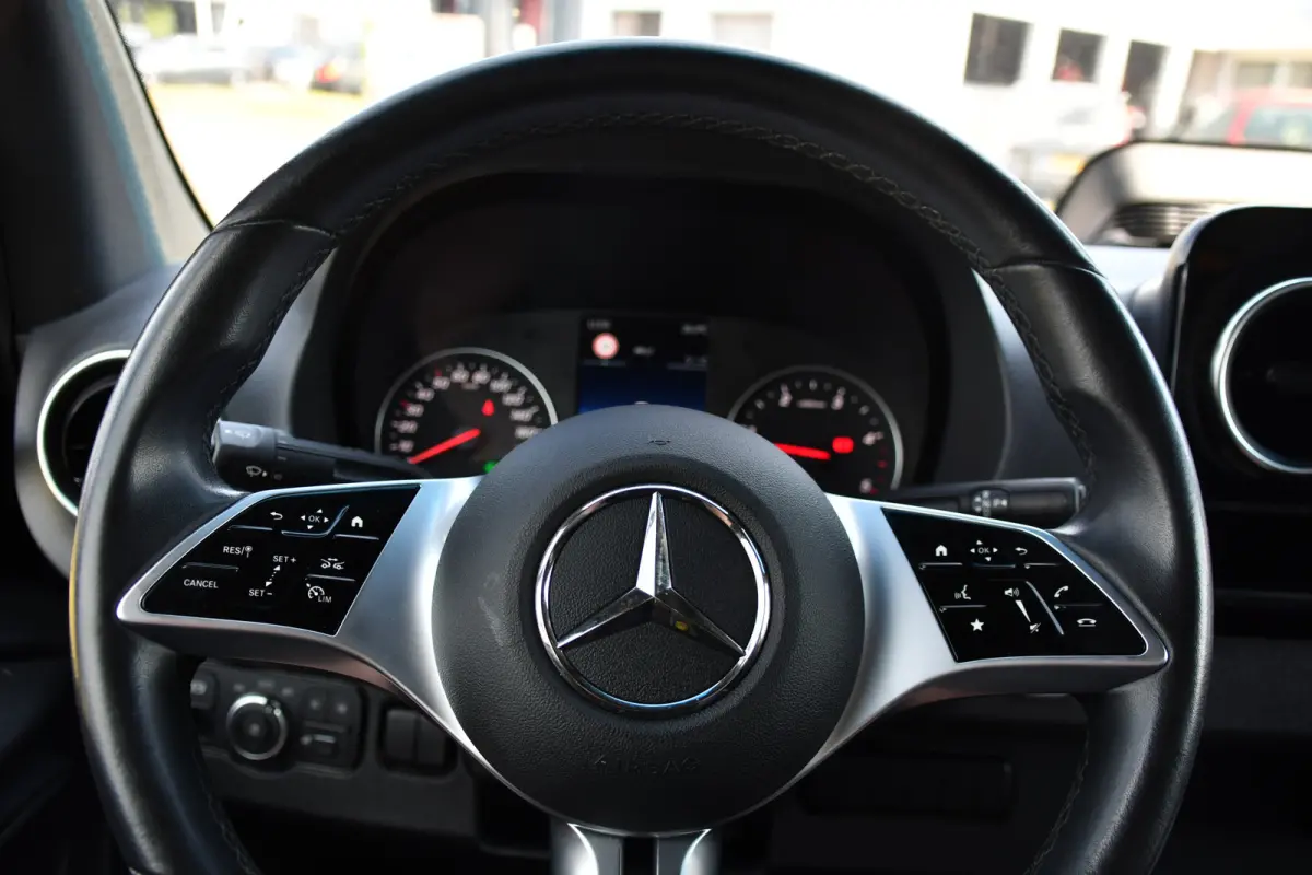 315 1.9 CDI L2 Pro PB Edition FACELIFT! Adaptieve Cruise, Camera, Carplay, LED, Automaat, 10,5'' Mbux, 150pk, Clima, binnenspiegel camera, Uniek!