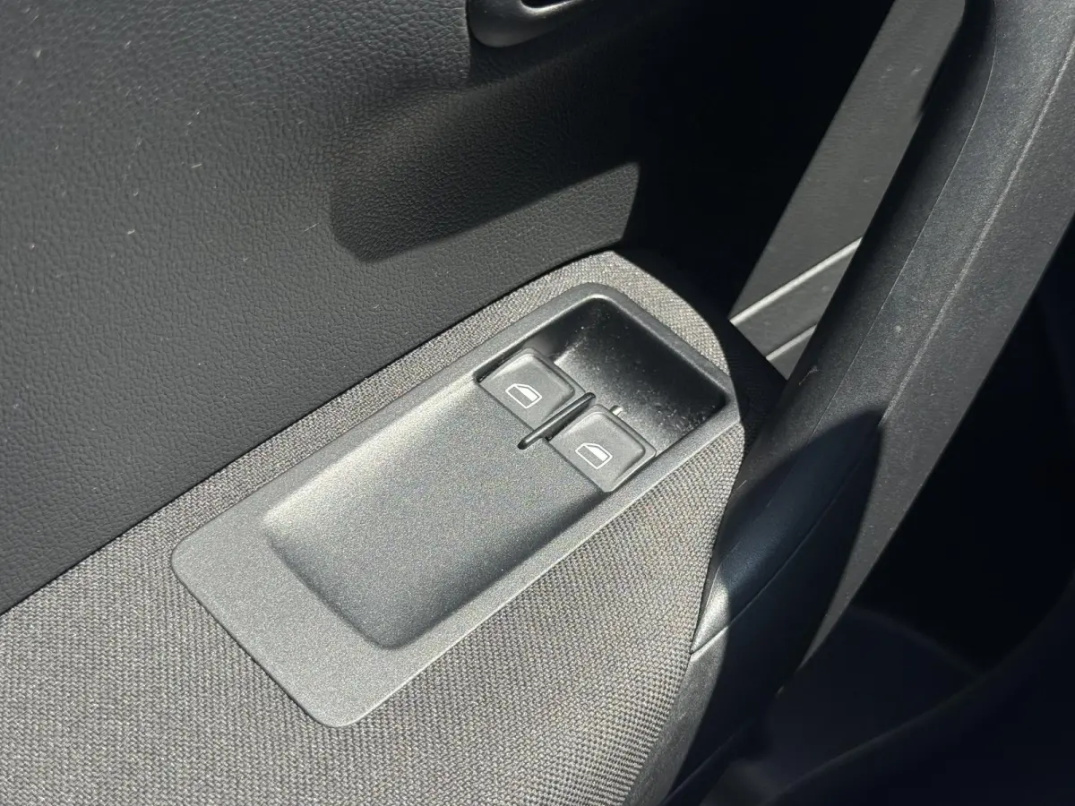 1.0 Comfortline Business R 1e Eigenaar|Navi|Carplay|Cruise|PDC V+A|Airco|LM Velgen|Elektr. Ramen|APK tot 03-2027