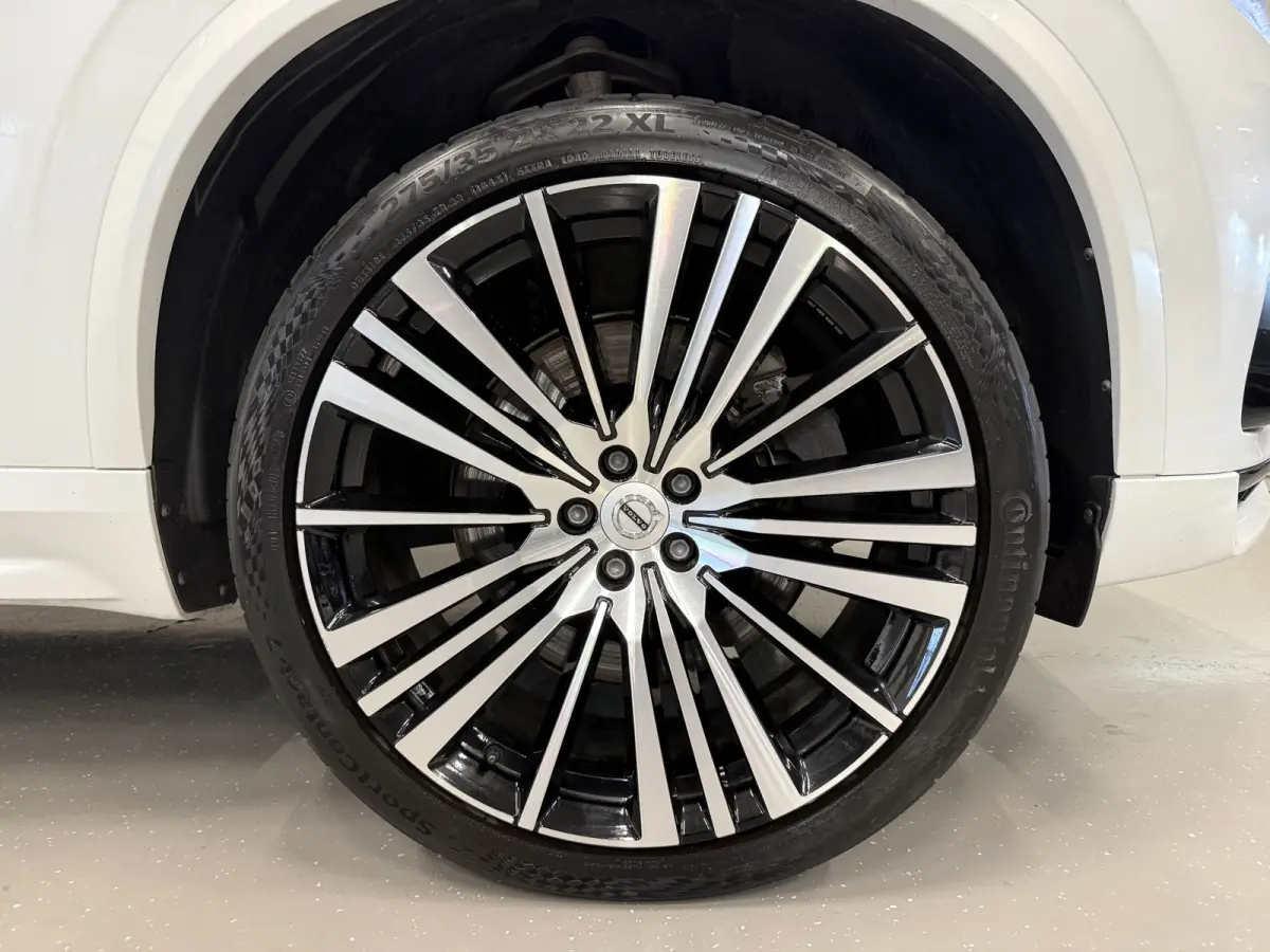 T8 Recharge AWD R-Design PANO/TREKHAAK/SOH 93,7%/HEAD-UP/22"/H&K/MEMORY/ALCANTARA-LEER/360CAMERA/ACC/PILOT-ASSIST/PRIVACY/BLACK-DESIGN/DONKERE-HEMEL/CRYSTAL-WEISS PARELMOER/NET OH BEURT GEHA