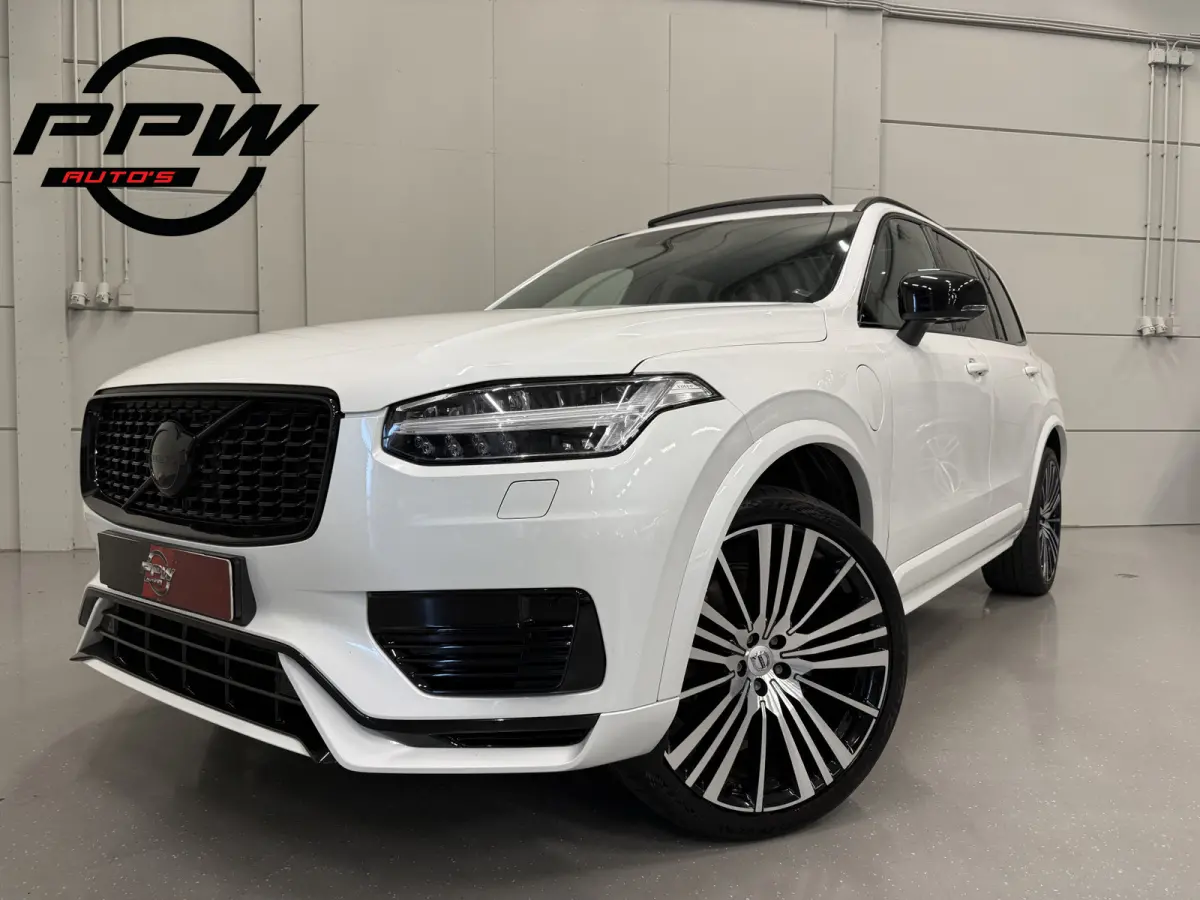 T8 Recharge AWD R-Design PANO/TREKHAAK/SOH 93,7%/HEAD-UP/22"/H&K/MEMORY/ALCANTARA-LEER/360CAMERA/ACC/PILOT-ASSIST/PRIVACY/BLACK-DESIGN/DONKERE-HEMEL/CRYSTAL-WEISS PARELMOER/NET OH BEURT GEHA