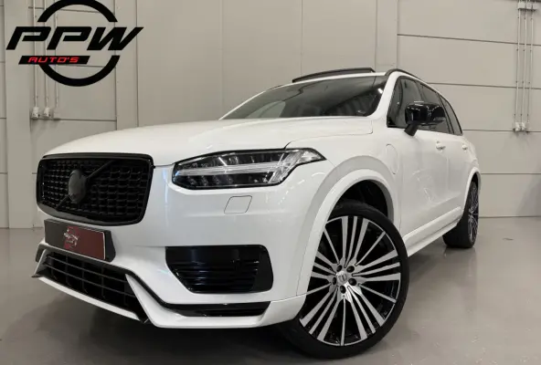 T8 Recharge AWD R-Design PANO/TREKHAAK/SOH 93,7%/HEAD-UP/22"/H&K/MEMORY/ALCANTARA-LEER/360CAMERA/ACC/PILOT-ASSIST/PRIVACY/BLACK-DESIGN/DONKERE-HEMEL/CRYSTAL-WEISS PARELMOER/NET OH BEURT GEHA