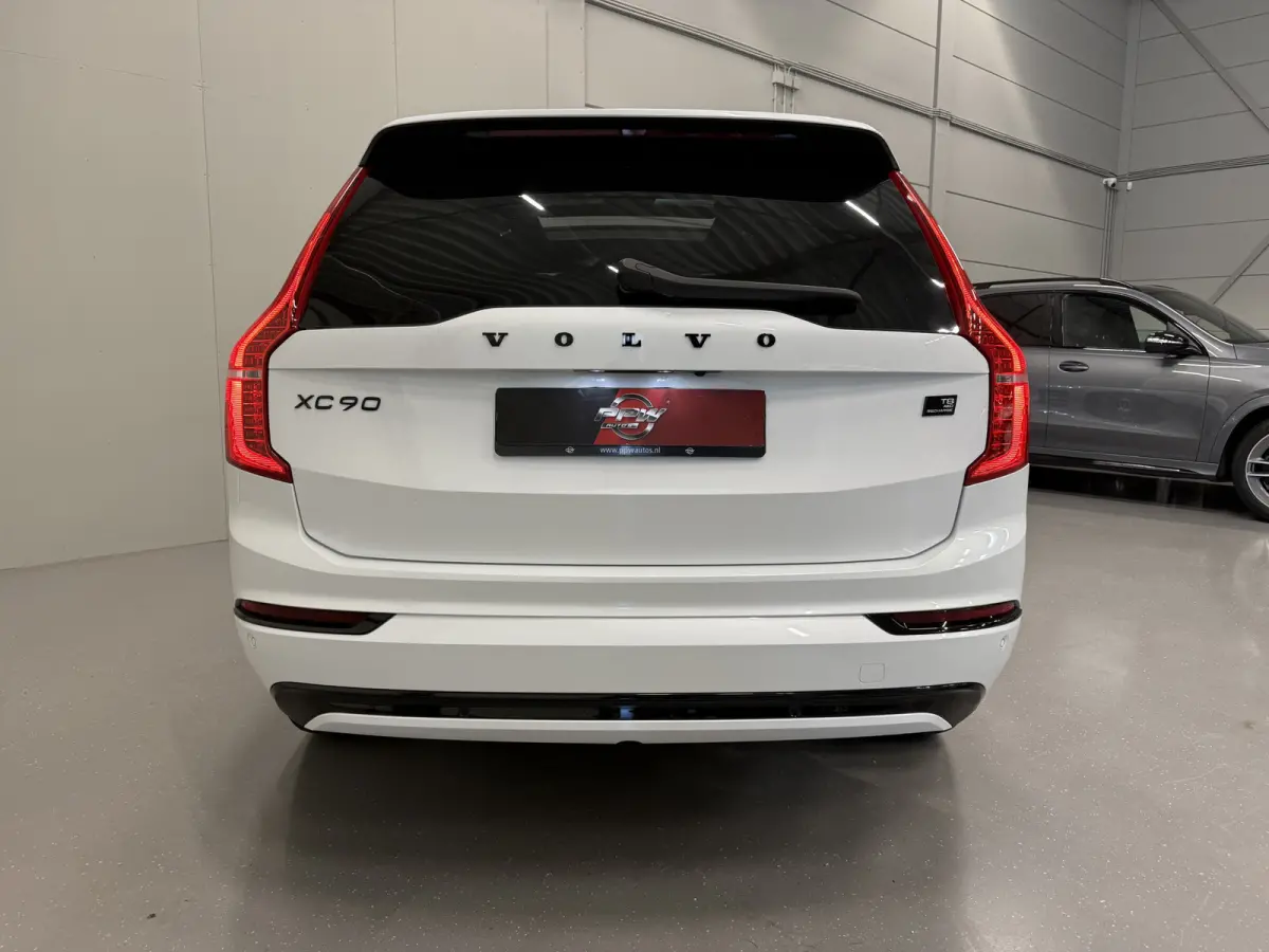 T8 Recharge AWD R-Design PANO/TREKHAAK/SOH 93,7%/HEAD-UP/22"/H&K/MEMORY/ALCANTARA-LEER/360CAMERA/ACC/PILOT-ASSIST/PRIVACY/BLACK-DESIGN/DONKERE-HEMEL/CRYSTAL-WEISS PARELMOER/NET OH BEURT GEHA