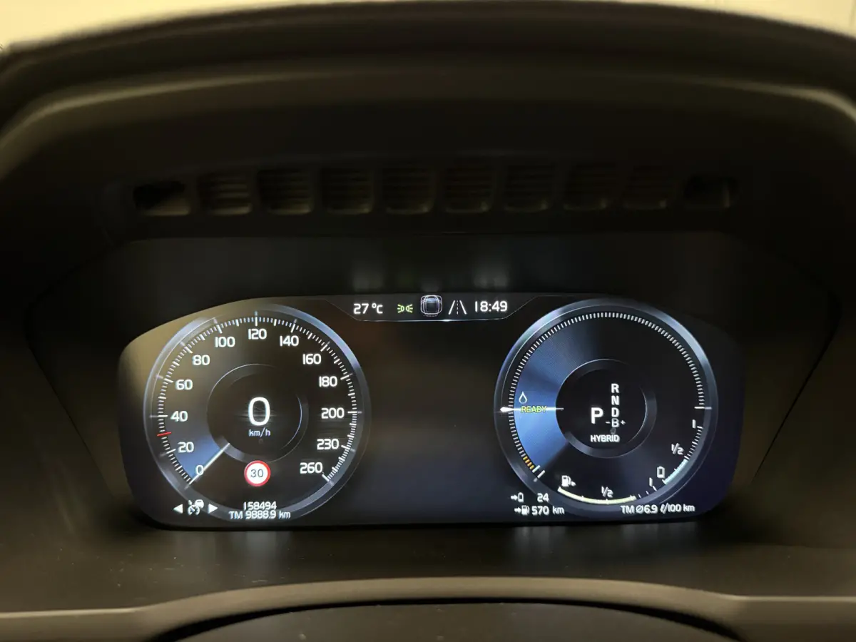 T8 Recharge AWD R-Design PANO/TREKHAAK/SOH 93,7%/HEAD-UP/22"/H&K/MEMORY/ALCANTARA-LEER/360CAMERA/ACC/PILOT-ASSIST/PRIVACY/BLACK-DESIGN/DONKERE-HEMEL/CRYSTAL-WEISS PARELMOER/NET OH BEURT GEHA