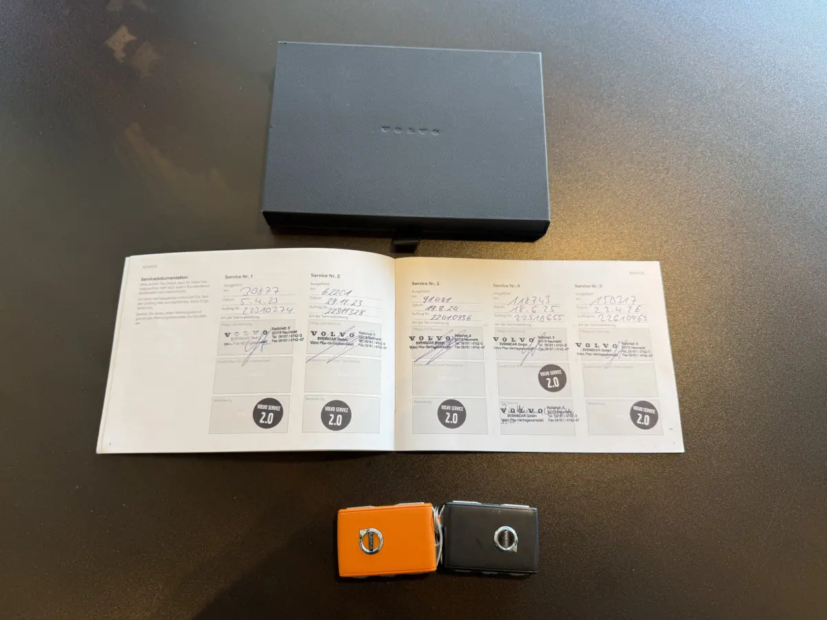 T8 Recharge AWD R-Design PANO/TREKHAAK/SOH 93,7%/HEAD-UP/22"/H&K/MEMORY/ALCANTARA-LEER/360CAMERA/ACC/PILOT-ASSIST/PRIVACY/BLACK-DESIGN/DONKERE-HEMEL/CRYSTAL-WEISS PARELMOER/NET OH BEURT GEHA