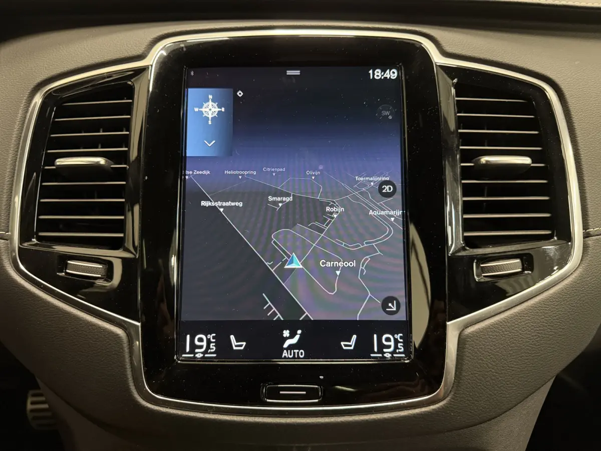 T8 Recharge AWD R-Design PANO/TREKHAAK/SOH 93,7%/HEAD-UP/22"/H&K/MEMORY/ALCANTARA-LEER/360CAMERA/ACC/PILOT-ASSIST/PRIVACY/BLACK-DESIGN/DONKERE-HEMEL/CRYSTAL-WEISS PARELMOER/NET OH BEURT GEHA