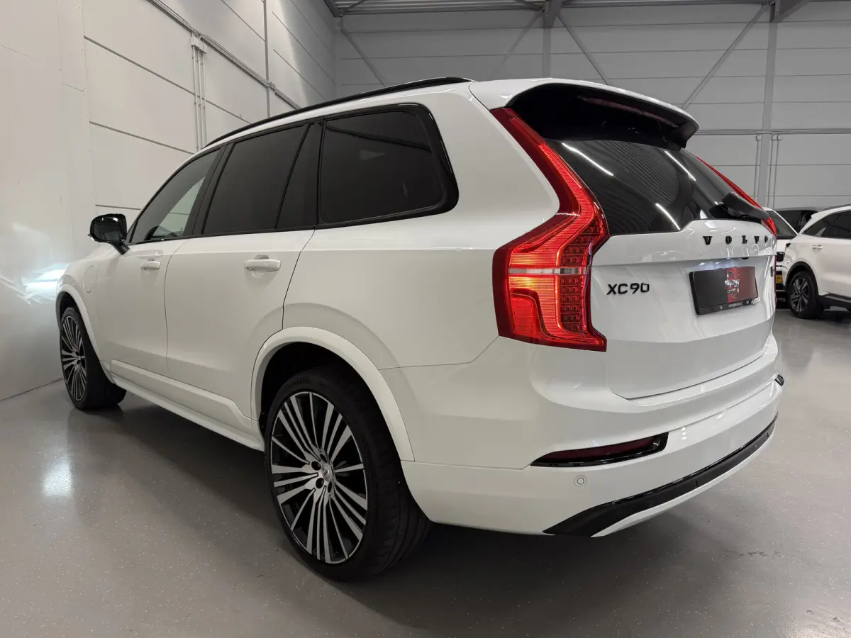 T8 Recharge AWD R-Design PANO/TREKHAAK/SOH 93,7%/HEAD-UP/22"/H&K/MEMORY/ALCANTARA-LEER/360CAMERA/ACC/PILOT-ASSIST/PRIVACY/BLACK-DESIGN/DONKERE-HEMEL/CRYSTAL-WEISS PARELMOER/NET OH BEURT GEHA
