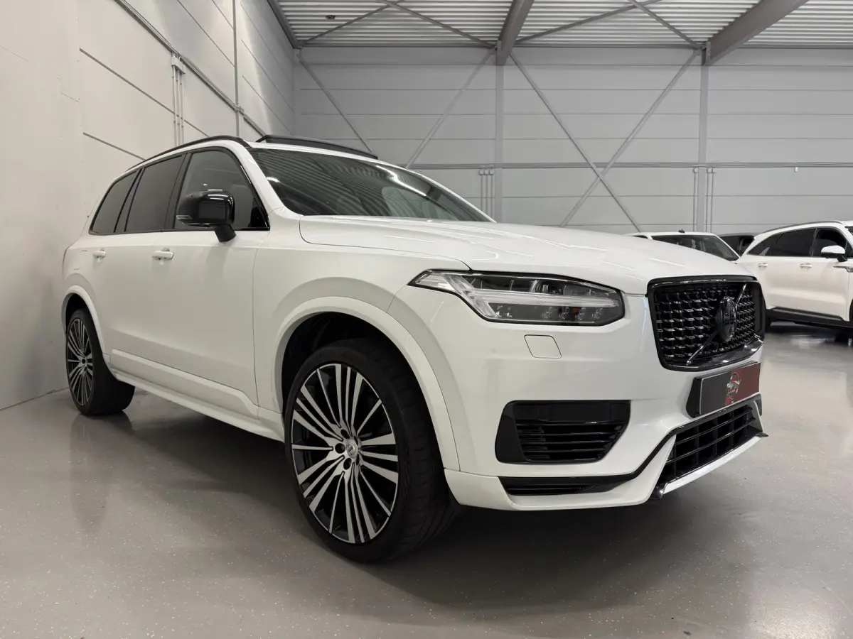 T8 Recharge AWD R-Design PANO/TREKHAAK/SOH 93,7%/HEAD-UP/22"/H&K/MEMORY/ALCANTARA-LEER/360CAMERA/ACC/PILOT-ASSIST/PRIVACY/BLACK-DESIGN/DONKERE-HEMEL/CRYSTAL-WEISS PARELMOER/NET OH BEURT GEHA