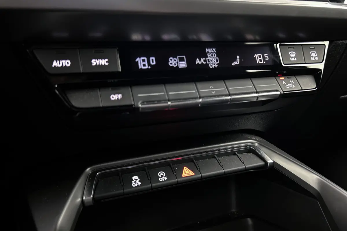 30 TFSI S-line | Digitaal display | Half leder | LED koplampen