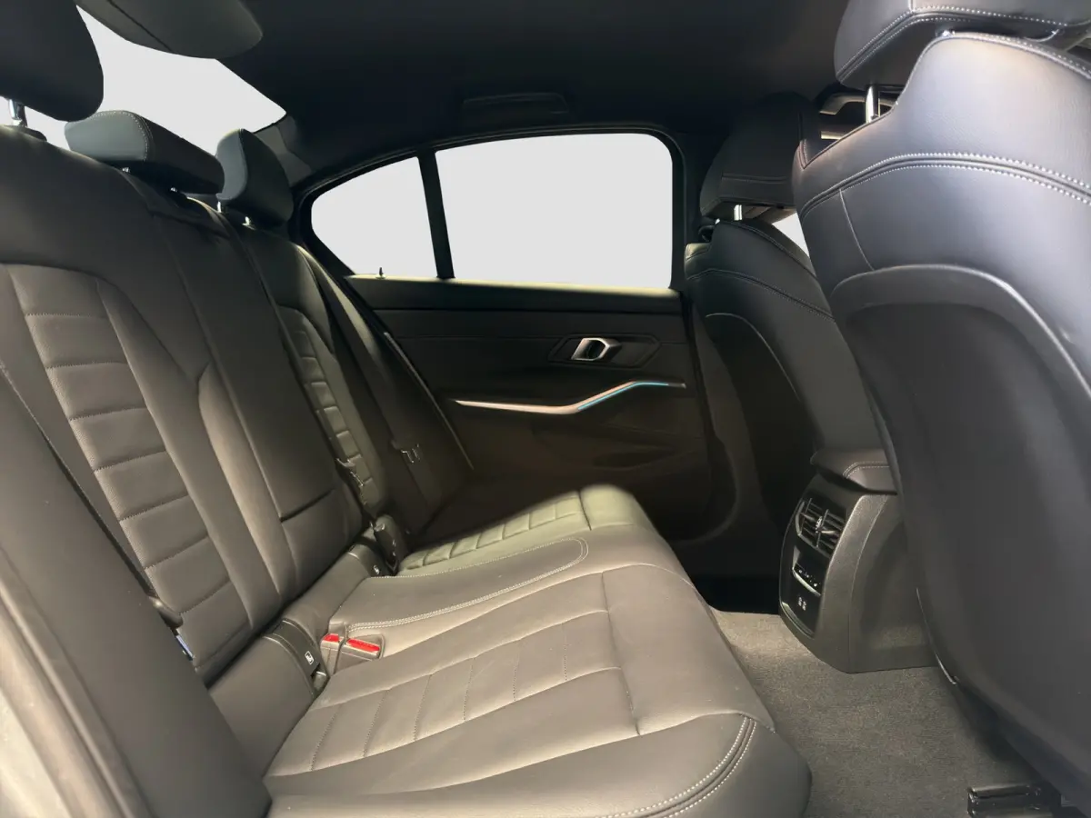 330e xDrive!|M-Sport|24mnd Gar|360|Memory|HUD|Keyless|ACC