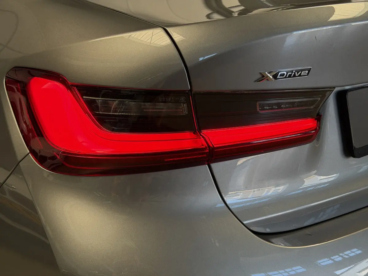 330e xDrive!|M-Sport|24mnd Gar|360|Memory|HUD|Keyless|ACC