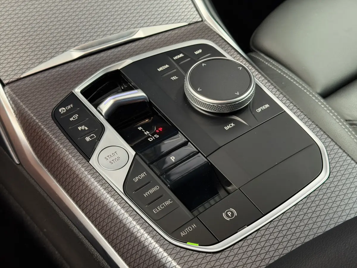 330e xDrive!|M-Sport|24mnd Gar|360|Memory|HUD|Keyless|ACC