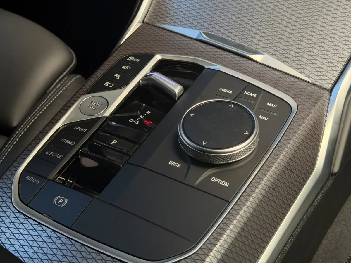 330e xDrive!|M-Sport|24mnd Gar|360|Memory|HUD|Keyless|ACC