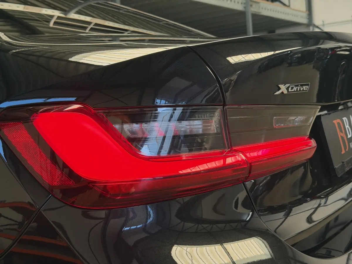 330e xDrive!|M-Sport|24mnd Gar|360|Memory|HUD|Keyless|ACC