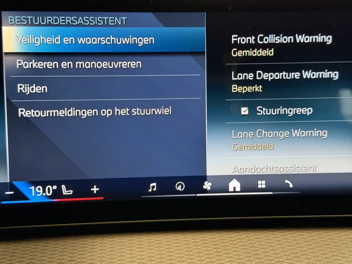 330e xDrive!|M-Sport|24mnd Gar|360|Memory|HUD|Keyless|ACC