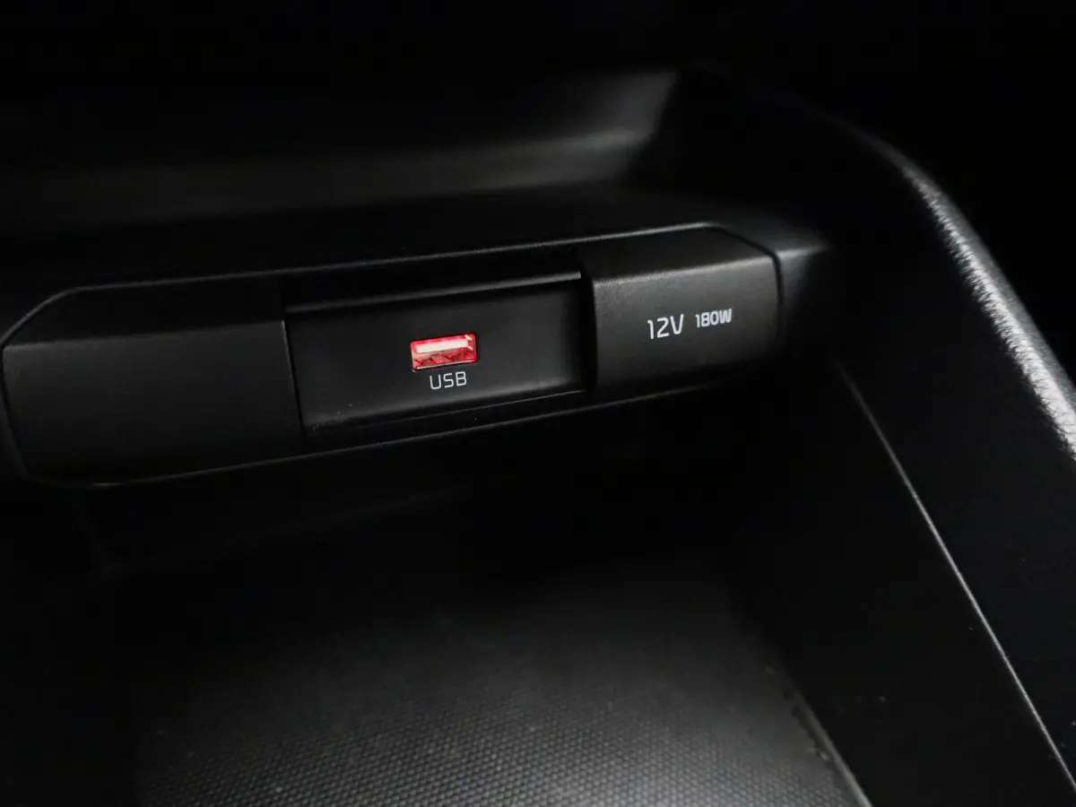 1.0 T-GDi MHEV ComfortLine | AIRCO | LMV |