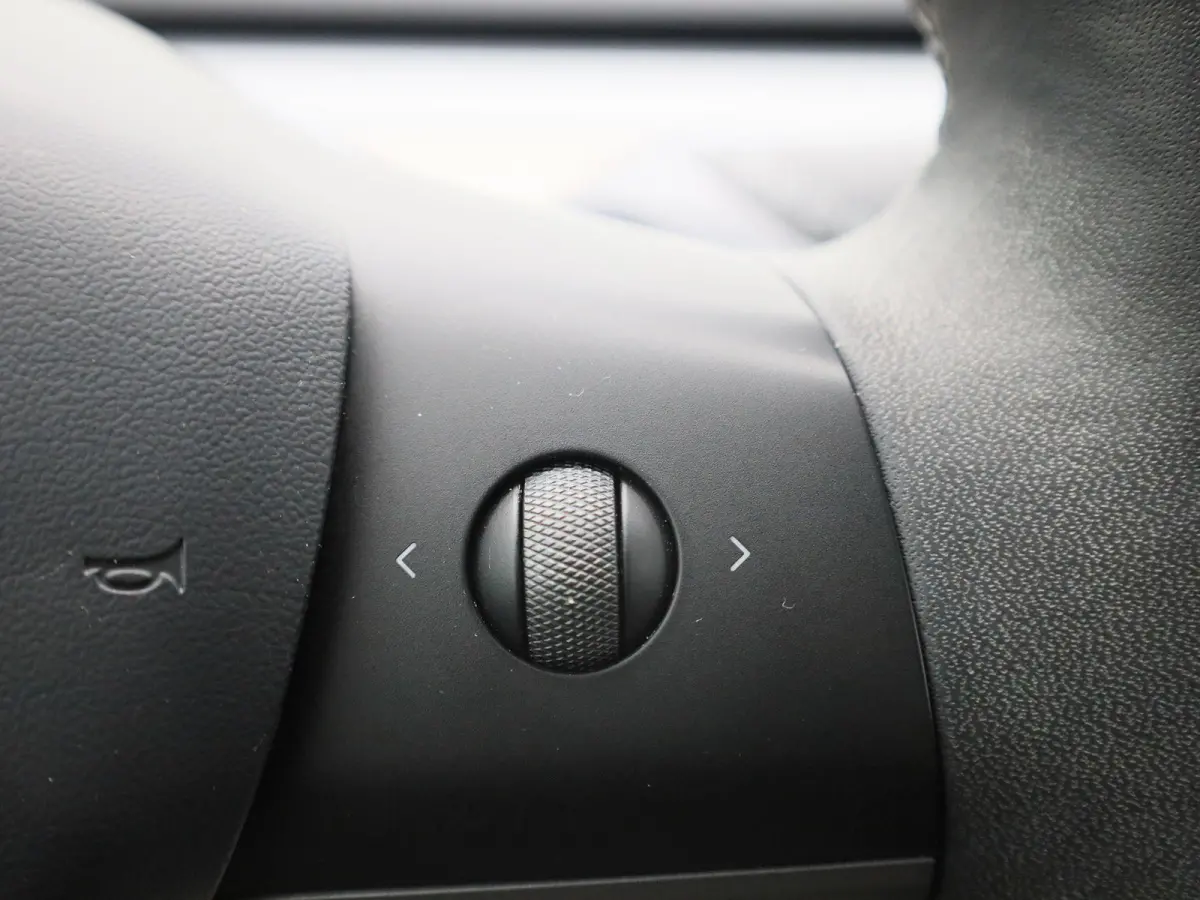 Long Range DUAL MOTOR AWD 75 kWh | ELEK.STOEL | STOEL-STUUR-VOORRUIT VERWARMING | LEDER | CAMERA | APPLE CARPLAY / ANDROID AUTO | ELEK.KOFFERBAK |