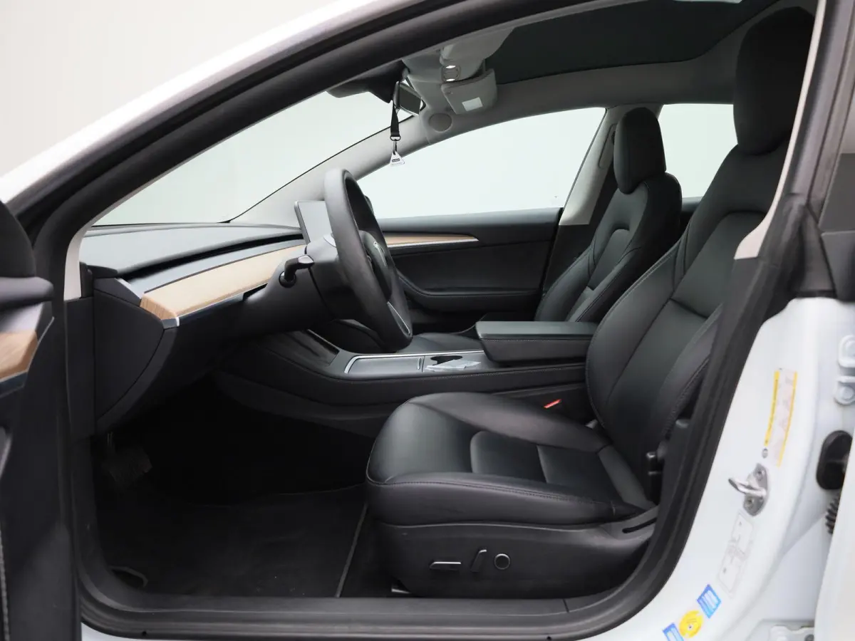 Long Range DUAL MOTOR AWD 75 kWh | ELEK.STOEL | STOEL-STUUR-VOORRUIT VERWARMING | LEDER | CAMERA | APPLE CARPLAY / ANDROID AUTO | ELEK.KOFFERBAK |