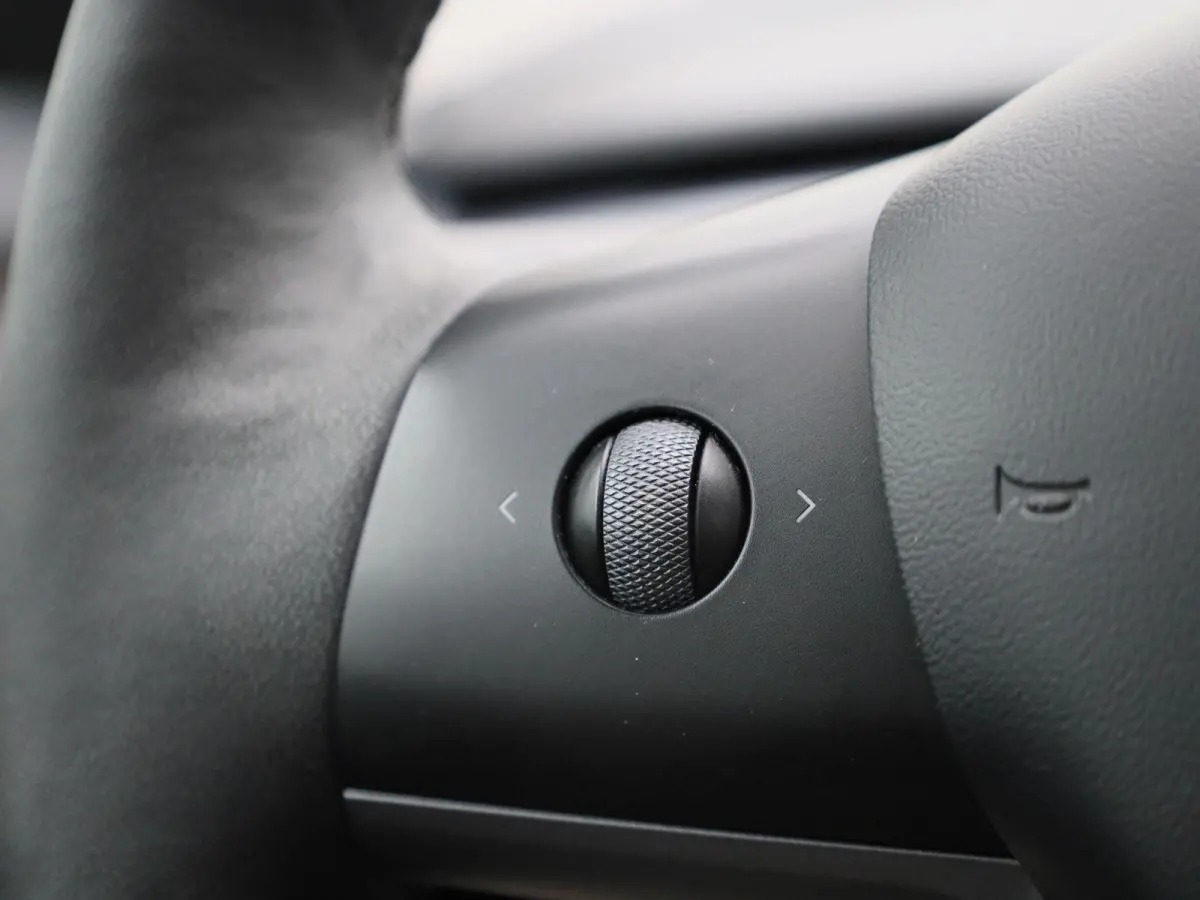Long Range DUAL MOTOR AWD 75 kWh | ELEK.STOEL | STOEL-STUUR-VOORRUIT VERWARMING | LEDER | CAMERA | APPLE CARPLAY / ANDROID AUTO | ELEK.KOFFERBAK |
