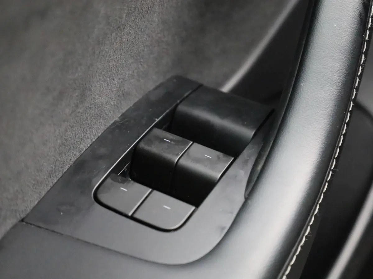Long Range DUAL MOTOR AWD 75 kWh | ELEK.STOEL | STOEL-STUUR-VOORRUIT VERWARMING | LEDER | CAMERA | APPLE CARPLAY / ANDROID AUTO | ELEK.KOFFERBAK |