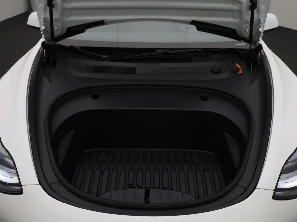 Long Range DUAL MOTOR AWD 75 kWh | ELEK.STOEL | STOEL-STUUR-VOORRUIT VERWARMING | LEDER | CAMERA | APPLE CARPLAY / ANDROID AUTO | ELEK.KOFFERBAK |