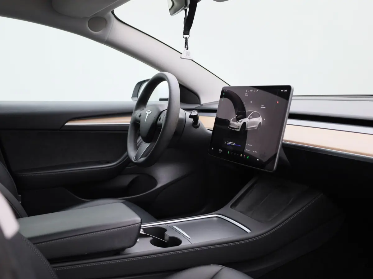 Long Range DUAL MOTOR AWD 75 kWh | ELEK.STOEL | STOEL-STUUR-VOORRUIT VERWARMING | LEDER | CAMERA | APPLE CARPLAY / ANDROID AUTO | ELEK.KOFFERBAK |