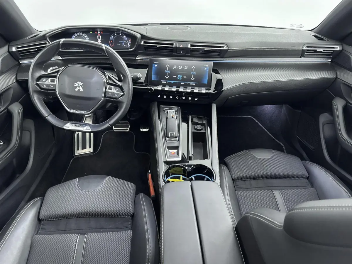 130 pk Automaat GT | Schuif/Kantel Dak | Carplay | Camera | Dodehoek Bewaking | Cruis Control Adaptieve | Voor Stoelen Verwarmd
