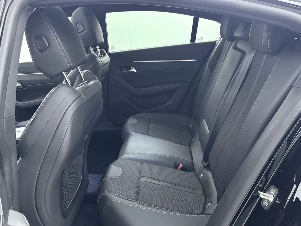 130 pk Automaat GT | Schuif/Kantel Dak | Carplay | Camera | Dodehoek Bewaking | Cruis Control Adaptieve | Voor Stoelen Verwarmd