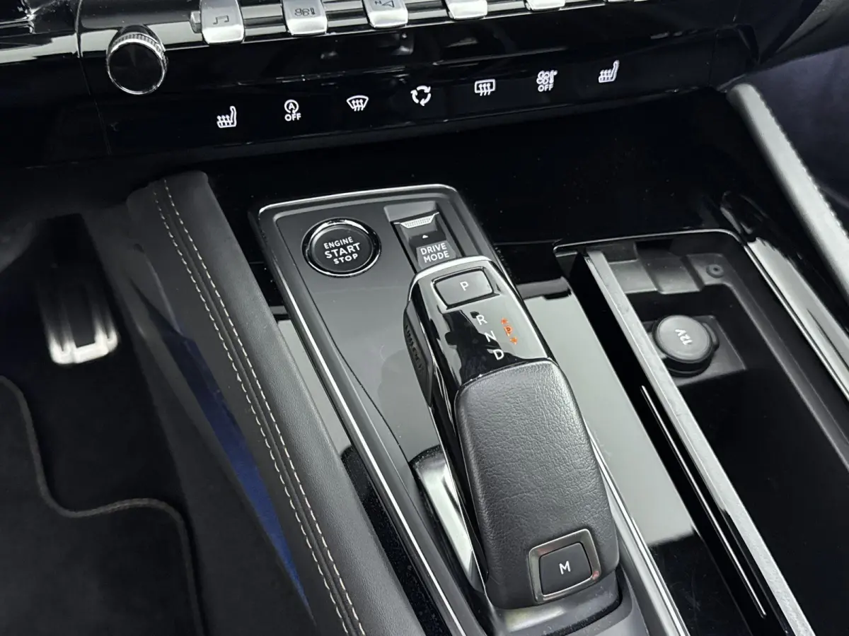 130 pk Automaat GT | Schuif/Kantel Dak | Carplay | Camera | Dodehoek Bewaking | Cruis Control Adaptieve | Voor Stoelen Verwarmd
