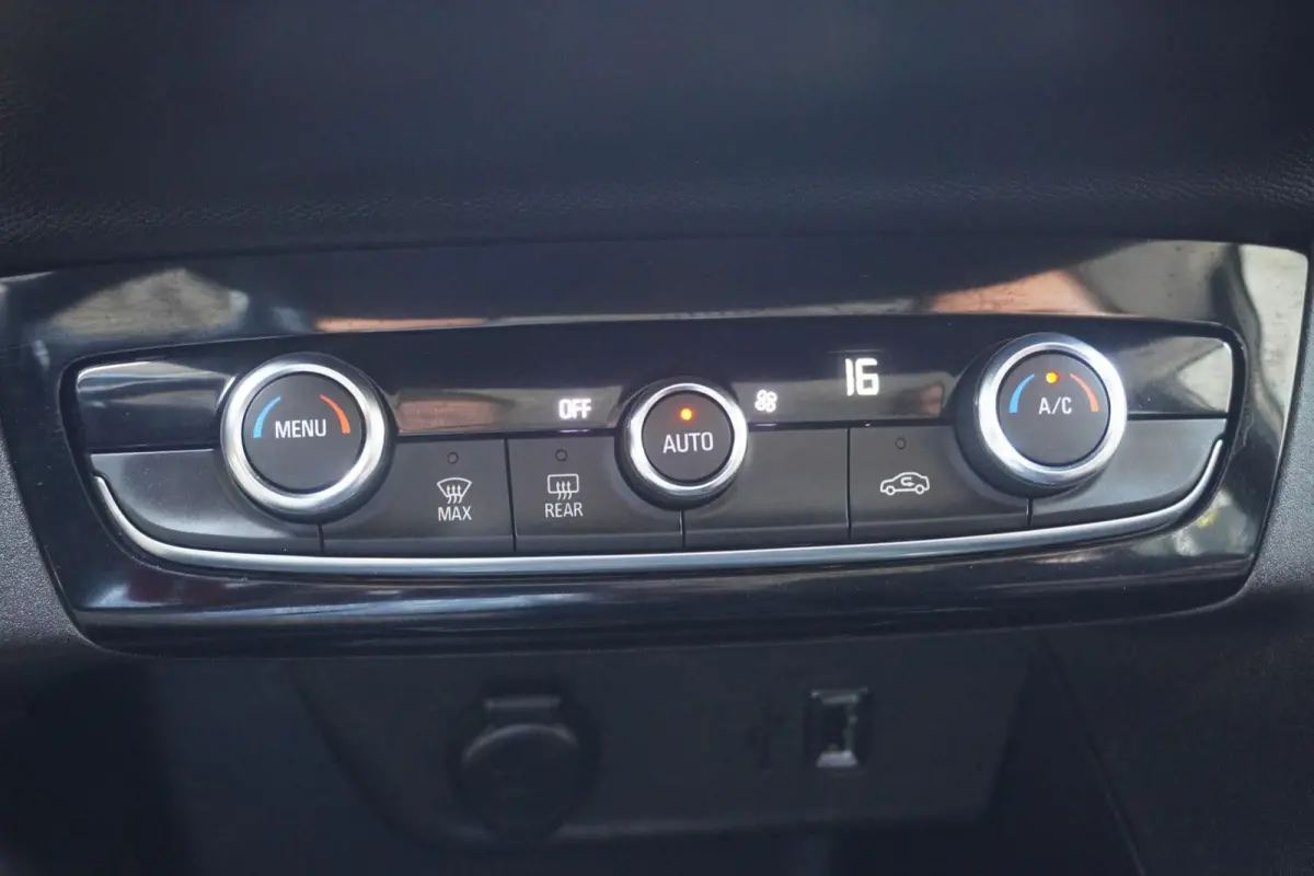 1.2 102pk GS Line | Cruise Control | Climate Control | Camera | Digitaal Dash