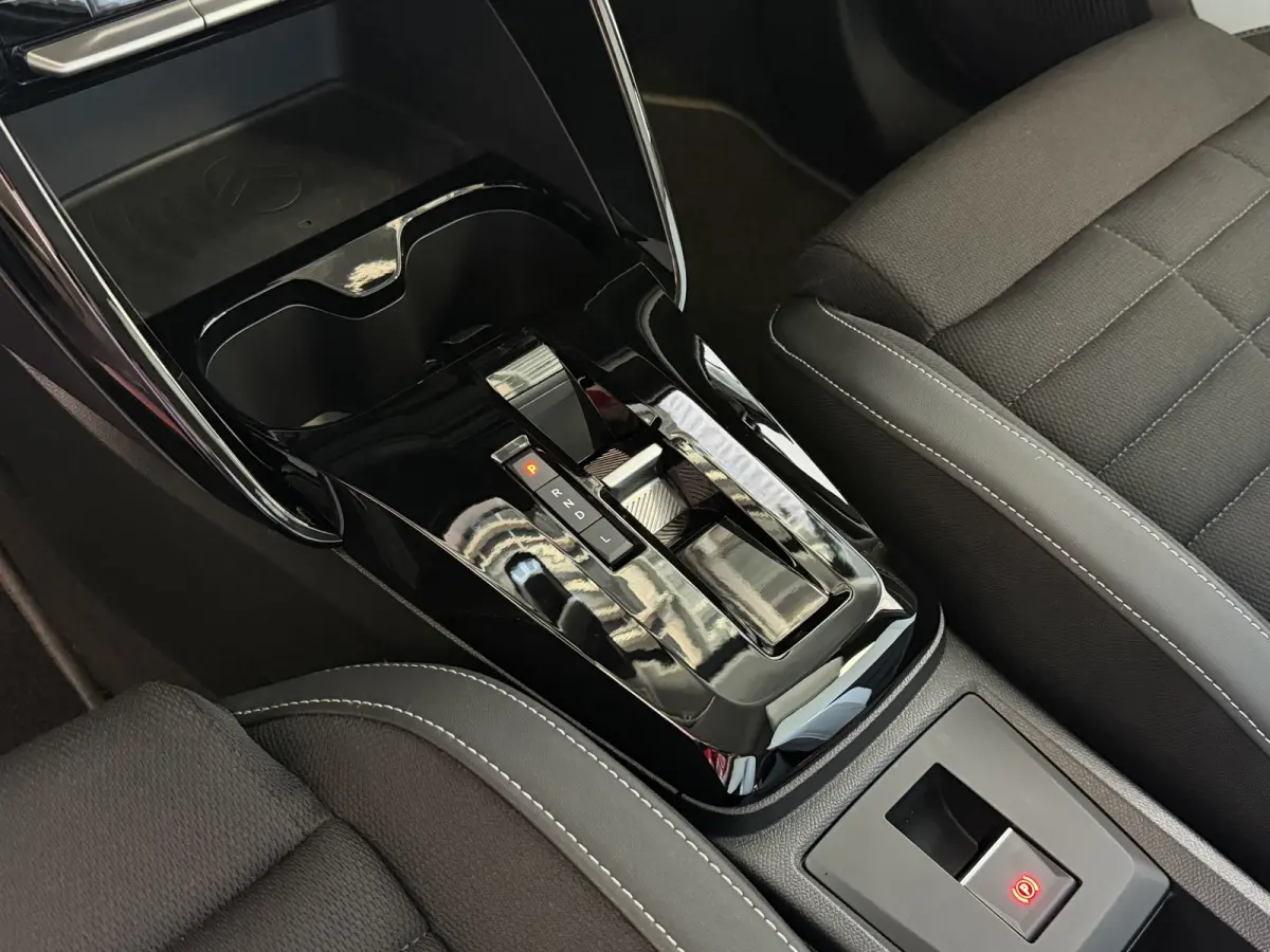 Hybrid 145pk e-DCS6 MAX | Nieuwste model | Navi | Camera | CarPlay/Android Auto | Fabrieksgarantie ✅