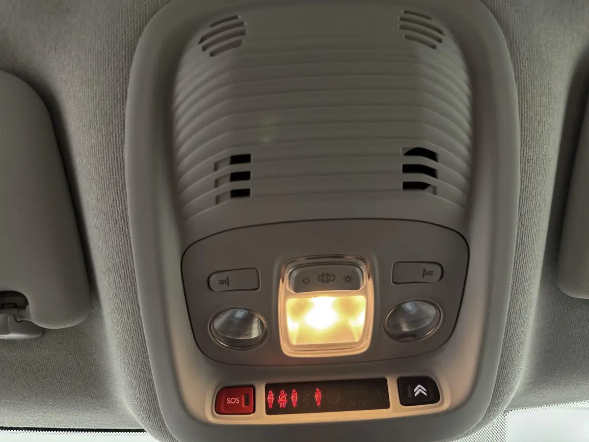 1.2 PureTech S&S Feel | Trekhaak | Navigatie| Parkeersensoren | Cruise Controle | Apple Carplay |