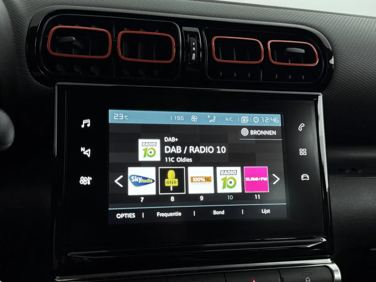 1.2 PureTech S&S Feel | Trekhaak | Navigatie| Parkeersensoren | Cruise Controle | Apple Carplay |
