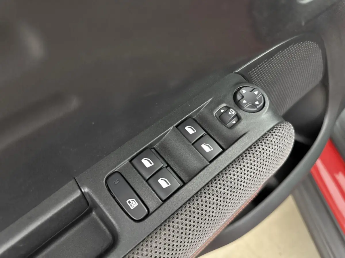 1.2 PureTech S&S Feel | Trekhaak | Navigatie| Parkeersensoren | Cruise Controle | Apple Carplay |