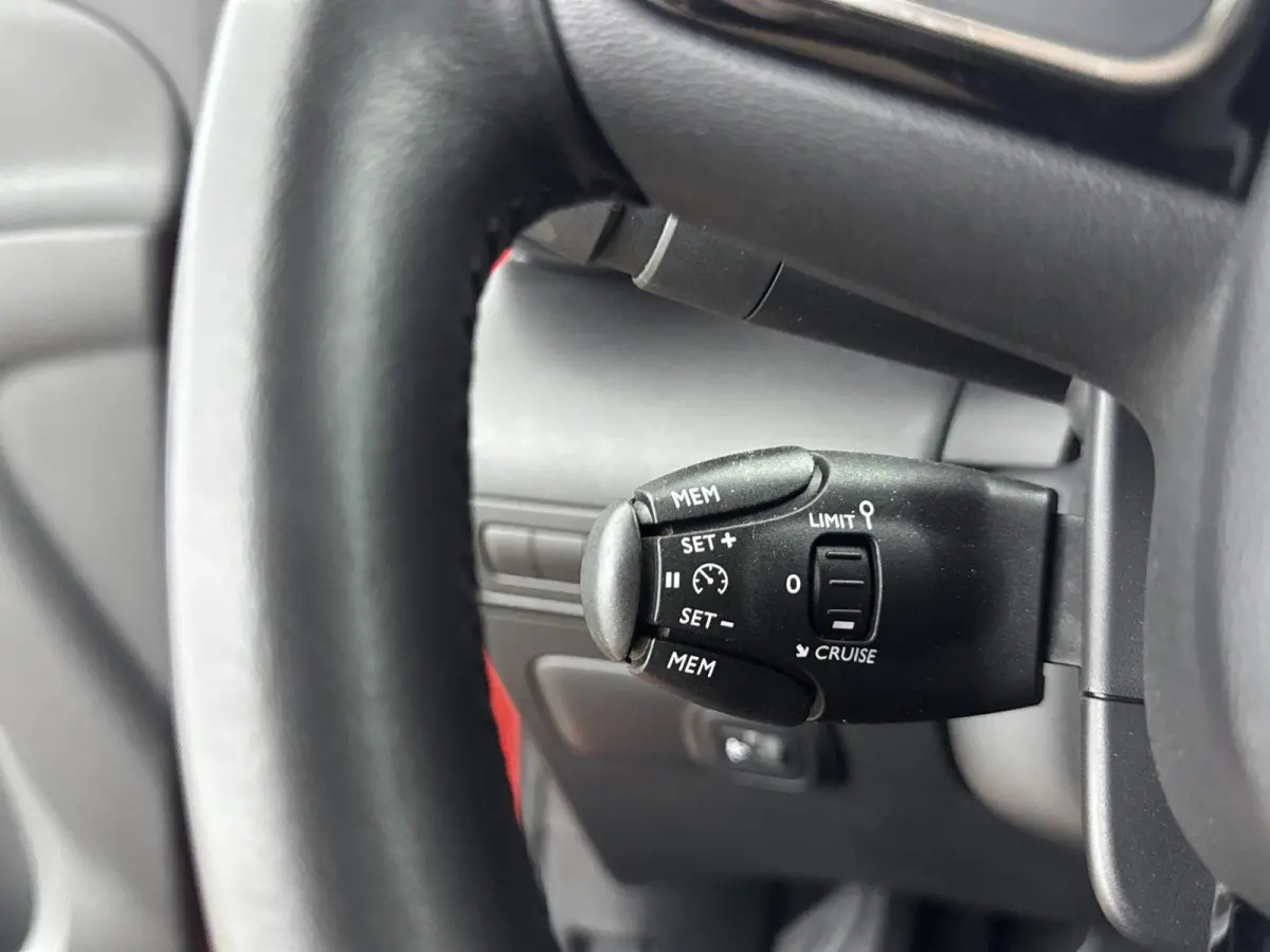 1.2 PureTech S&S Feel | Trekhaak | Navigatie| Parkeersensoren | Cruise Controle | Apple Carplay |